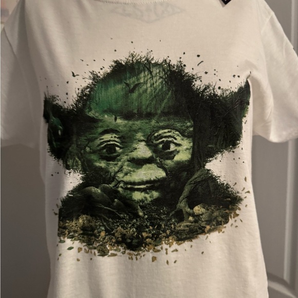 Star Wars Yoda NWT Graphic Tee - ptp 18” length 28” - Picture 2 of 5